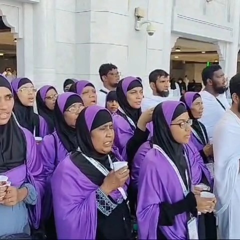 Ar Rawla group with Zamzam water
