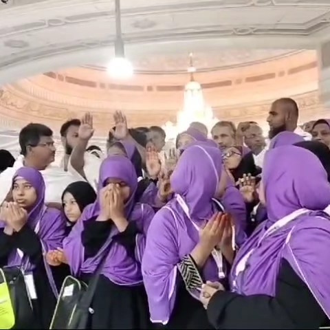 Ar Rawla group resting in the Haram courtyard
