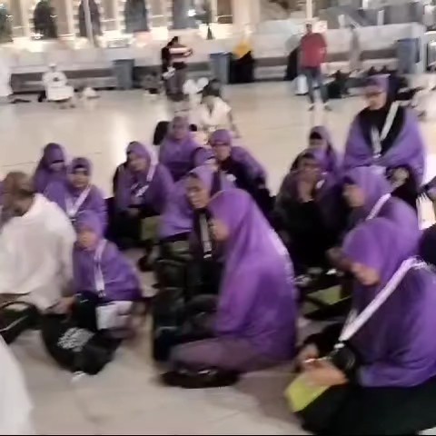 Ar Rawla group resting in the Haram courtyard