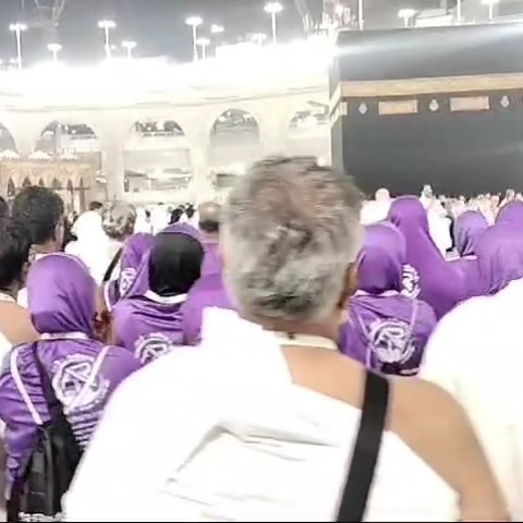 Pilgrims facing the Kaaba