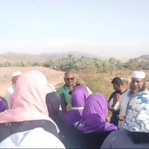 Ziyarath briefing at a historic site